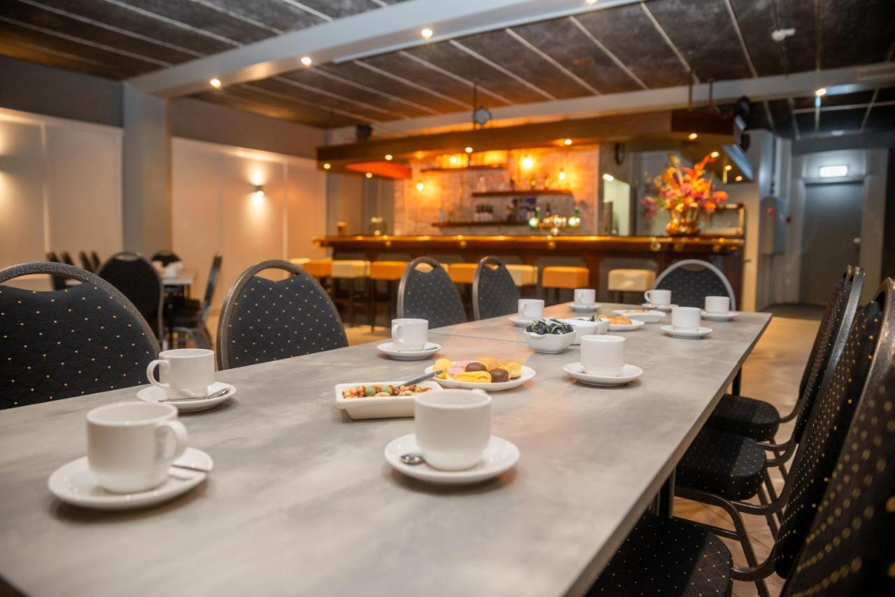 Hotel Onder De Linden Роден Экстерьер фото