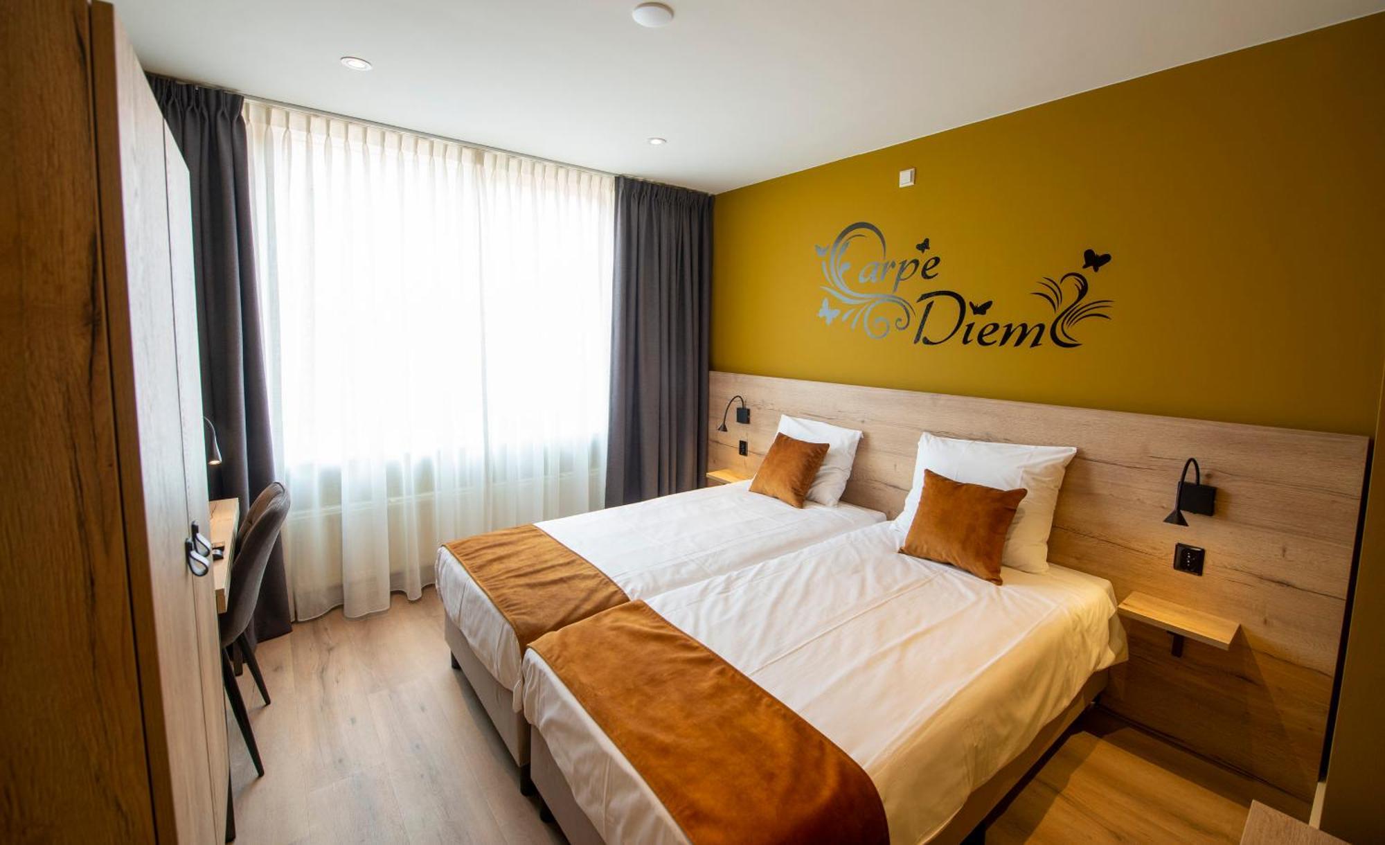 Hotel Onder De Linden Роден Экстерьер фото